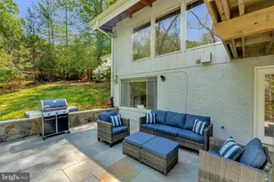 10611 Allenwood Ln, Great Falls, VA 22066 - Photo 5