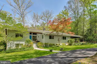 10611 Allenwood Lane, Great Falls, VA 22066 - Photo 9