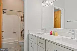 10611 Allenwood Ln, Great Falls, VA 22066 - Photo 31