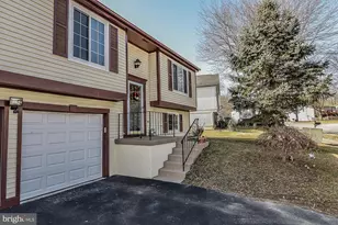 8291 Raindrop Way, Springfield, VA 22153 - Photo 3