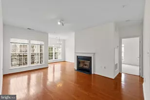 4131 Fountainside Ln, Fairfax, VA 22030 - Photo 5