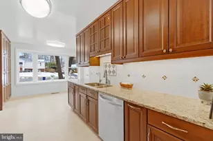 2410 Drexel St, Vienna, VA 22180 - Photo 11