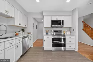 8868 Winding Hollow Way, Springfield, VA 22152 - Photo 9