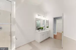 12445 Peaceful Creek Dr, Fairfax, VA 22033 - Photo 37