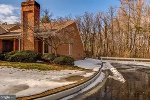 2800 Oakton Manor Ct, Oakton, VA 22124 - Photo 3