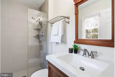 202 Glen Avenue SW, Vienna, VA 22180 - Photo 27