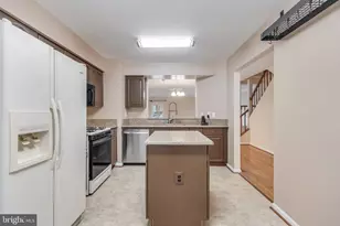 8735 Stone Hill Pl, Springfield, VA 22153 - Photo 5