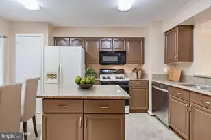 8735 Stone Hill Pl, Springfield, VA 22153 - Photo 3