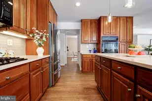 8017 Iliff Dr, Dunn Loring, VA 22027 - Photo 9