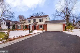 8017 Iliff Dr, Dunn Loring, VA 22027 - Photo 3