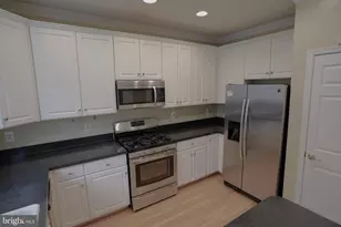 1609 Leeds Castle Dr, Vienna, VA 22182 - Photo 11