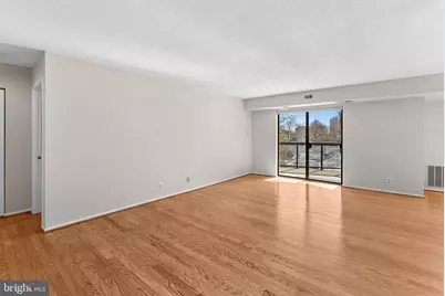 8340 Greensboro Drive #118, McLean, VA 22102 - Photo 7