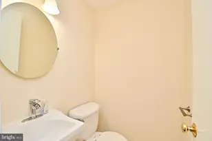 2481 Windbreak Dr, Alexandria, VA 22306 - Photo 15