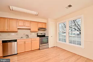 2481 Windbreak Dr, Alexandria, VA 22306 - Photo 9