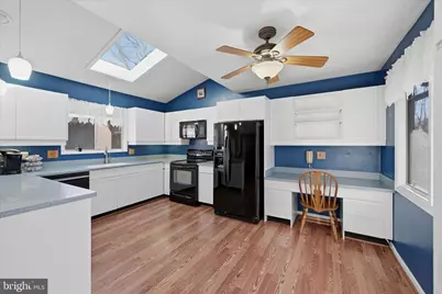 8825 Charles Hawkins Way, Annandale, VA 22003 - Photo 5