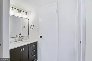 11731 Ledura Ct, Reston, VA 20191 - Photo 13