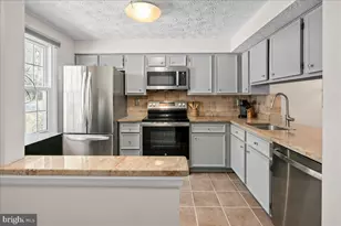 1642 Harvest Green Ct, Reston, VA 20194 - Photo 9