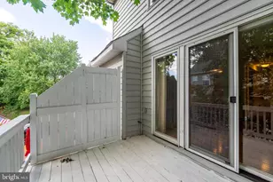 12081 Edgemere Cir, Reston, VA 20190 - Photo 33