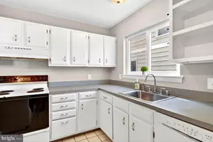 7204 Lavender Ln, Springfield, VA 22150 - Photo 7