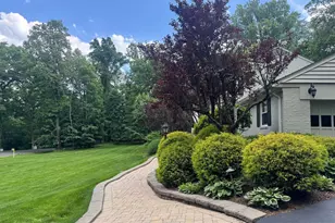 304 Chesapeake Dr, Great Falls, VA 22066 - Photo 3