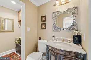 304 Chesapeake Dr, Great Falls, VA 22066 - Photo 21