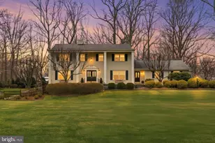 304 Chesapeake Dr, Great Falls, VA 22066 - Photo 1