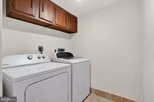 9718 Kingsbridge Dr, Fairfax, VA 22031 - Photo 7