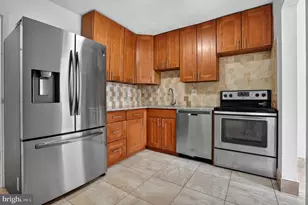 9718 Kingsbridge Dr, Fairfax, VA 22031 - Photo 5