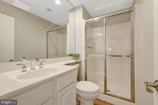 1700 Hunts End Ct, Vienna, VA 22182 - Photo 25