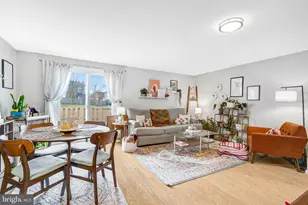 14403 Black Horse Ct, Centreville, VA 20120 - Photo 7