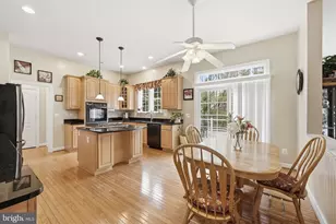 7820 Rose Garden Ln, Springfield, VA 22153 - Photo 19