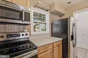 6149 Strasburg Dr, Centreville, VA 20121 - Photo 5