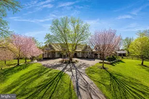 1017 Windswept Dr, Great Falls, VA 22066 - Photo 5