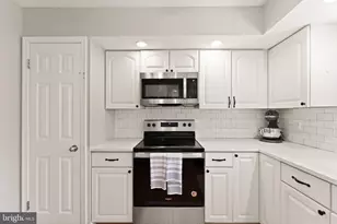 6111 Martins Landing Ct, Burke, VA 22015 - Photo 23