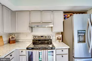 5393 Harbor Ct Dr, Alexandria, VA 22315 - Photo 9