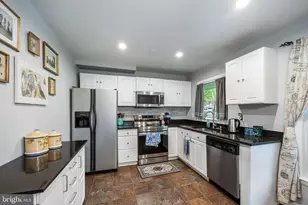 6004 Brookview Dr, Alexandria, VA 22310 - Photo 3