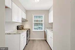 8326 Darlington St, Springfield, VA 22152 - Photo 9