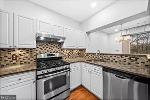 2111 Highcourt Ln, Herndon, VA 20170 - Photo 11