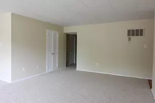 2624 Wagon Dr, Alexandria, VA 22303 - Photo 5