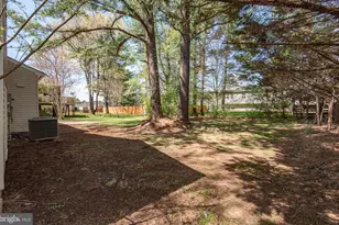 2658 Fanieul Hall Ct, Herndon, VA 20171 - Photo 25