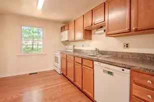 2658 Fanieul Hall Ct, Herndon, VA 20171 - Photo 3