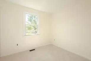 2658 Fanieul Hall Ct, Herndon, VA 20171 - Photo 9