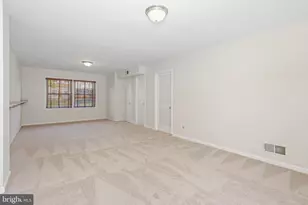 14843 Leicester Ct, Centreville, VA 20120 - Photo 9
