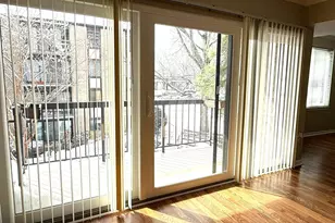 9733 Kings Crown Ct, Fairfax, VA 22031 - Photo 3