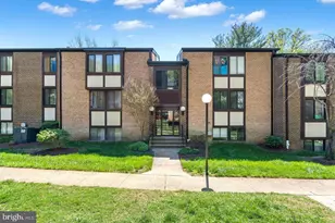 9733 Kings Crown Ct, Fairfax, VA 22031 - Photo 1