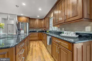 2067 Woodford Rd, Vienna, VA 22182 - Photo 23