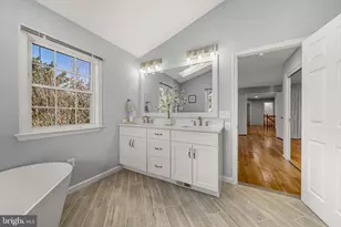 2067 Woodford Rd, Vienna, VA 22182 - Photo 41