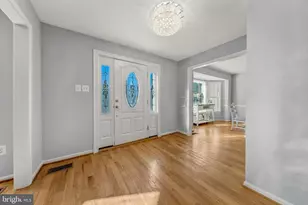 2067 Woodford Rd, Vienna, VA 22182 - Photo 3