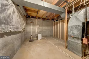 2067 Woodford Rd, Vienna, VA 22182 - Photo 57