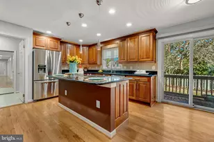 2067 Woodford Rd, Vienna, VA 22182 - Photo 21